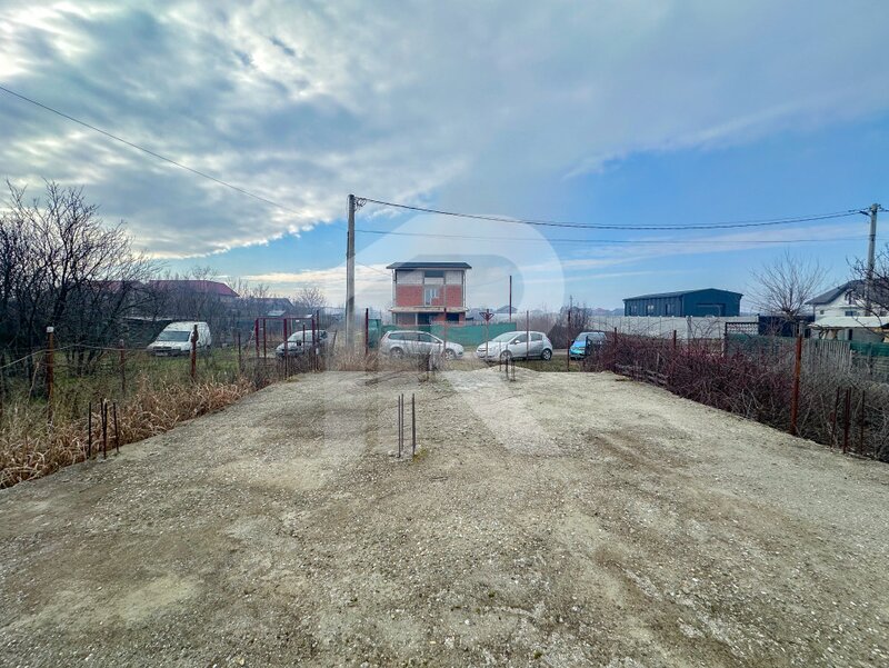 Mihailesti, teren imprejmuit 401 mp, cu put, comision 0